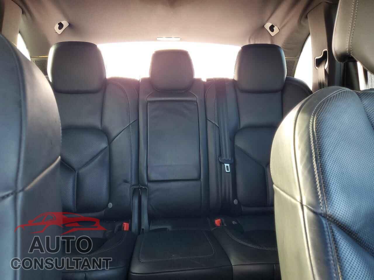PORSCHE CAYENNE 2016 - WP1AA2A21GLA11612