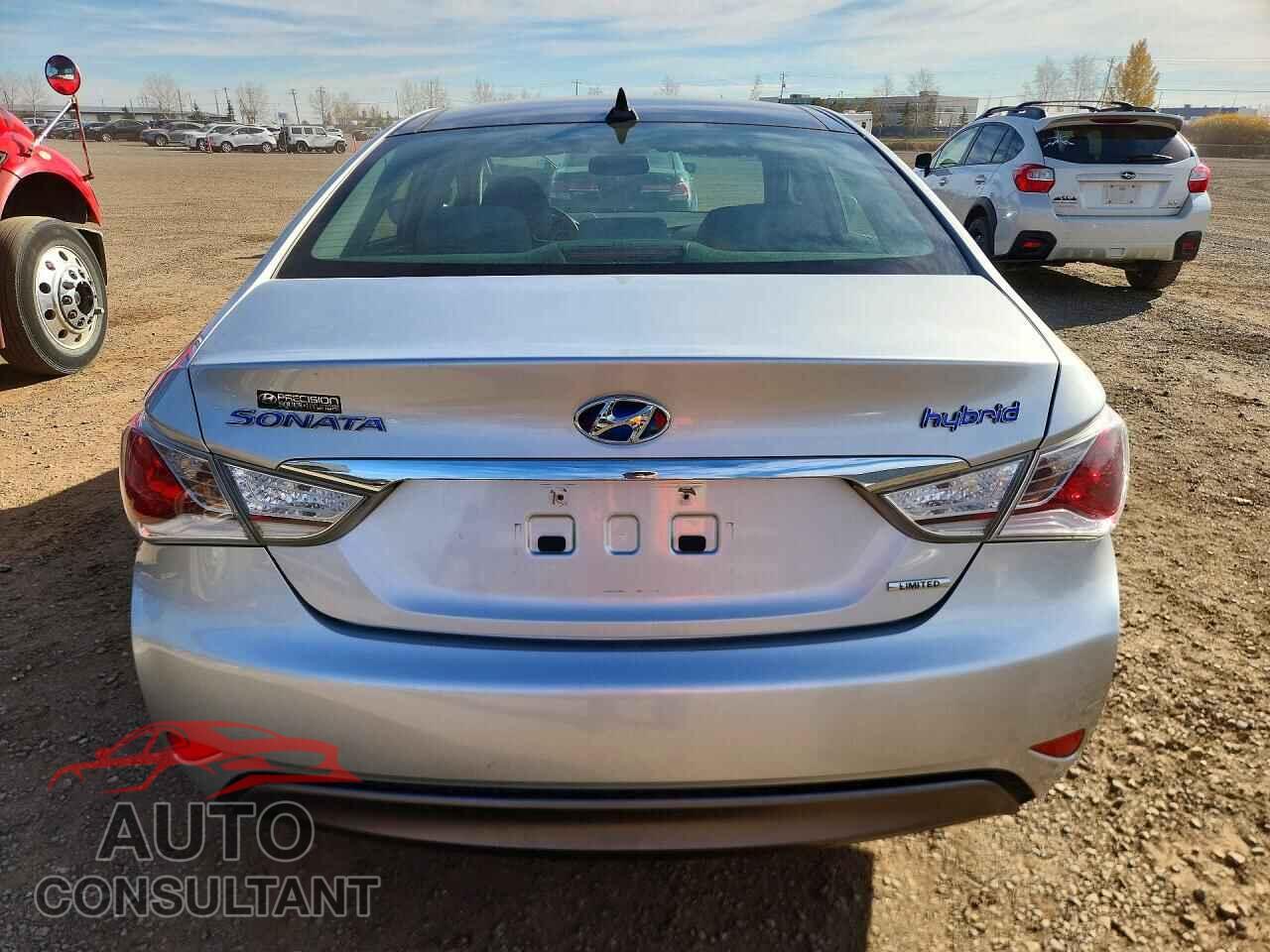 HYUNDAI SONATA 2013 - KMHEC4A42DA073050
