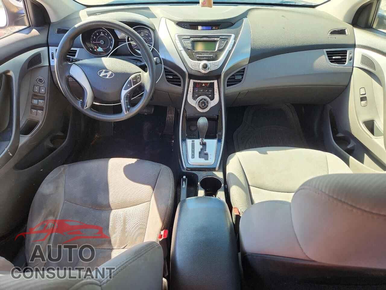 HYUNDAI ELANTRA 2012 - 5NPDH4AE0CH079513