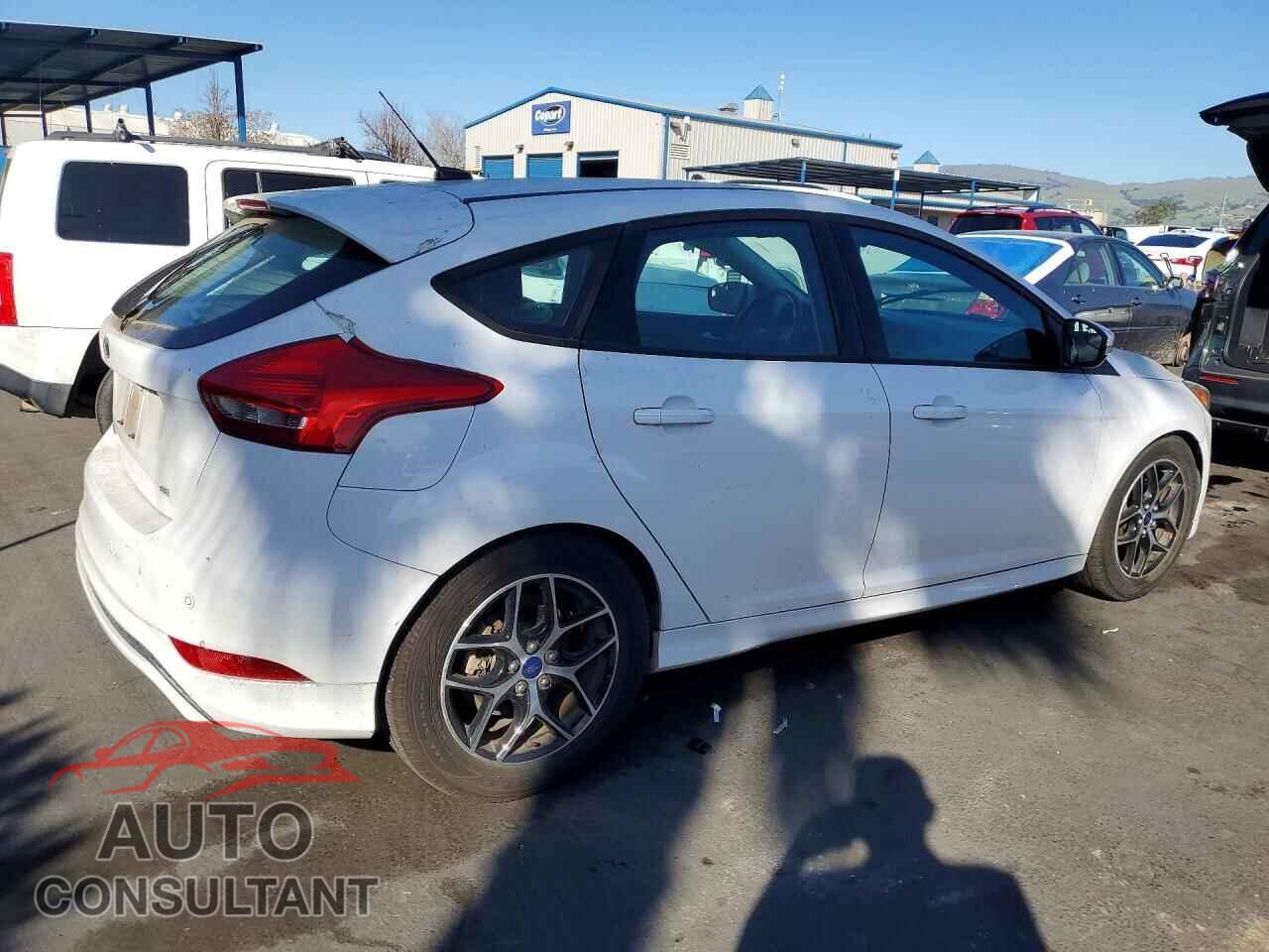 FORD FOCUS 2015 - 1FADP3K28FL357937