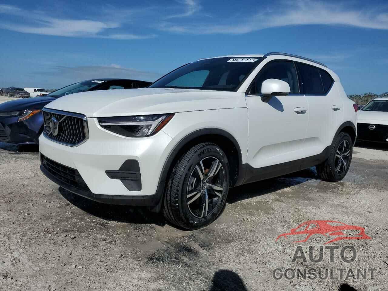 VOLVO XC40 CORE 2025 - YV4L12UJ0S2472907