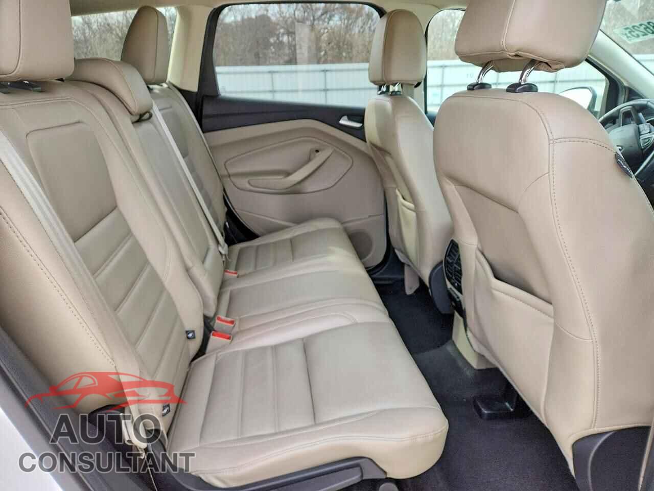 FORD ESCAPE 2017 - 1FMCU0JD3HUD04491