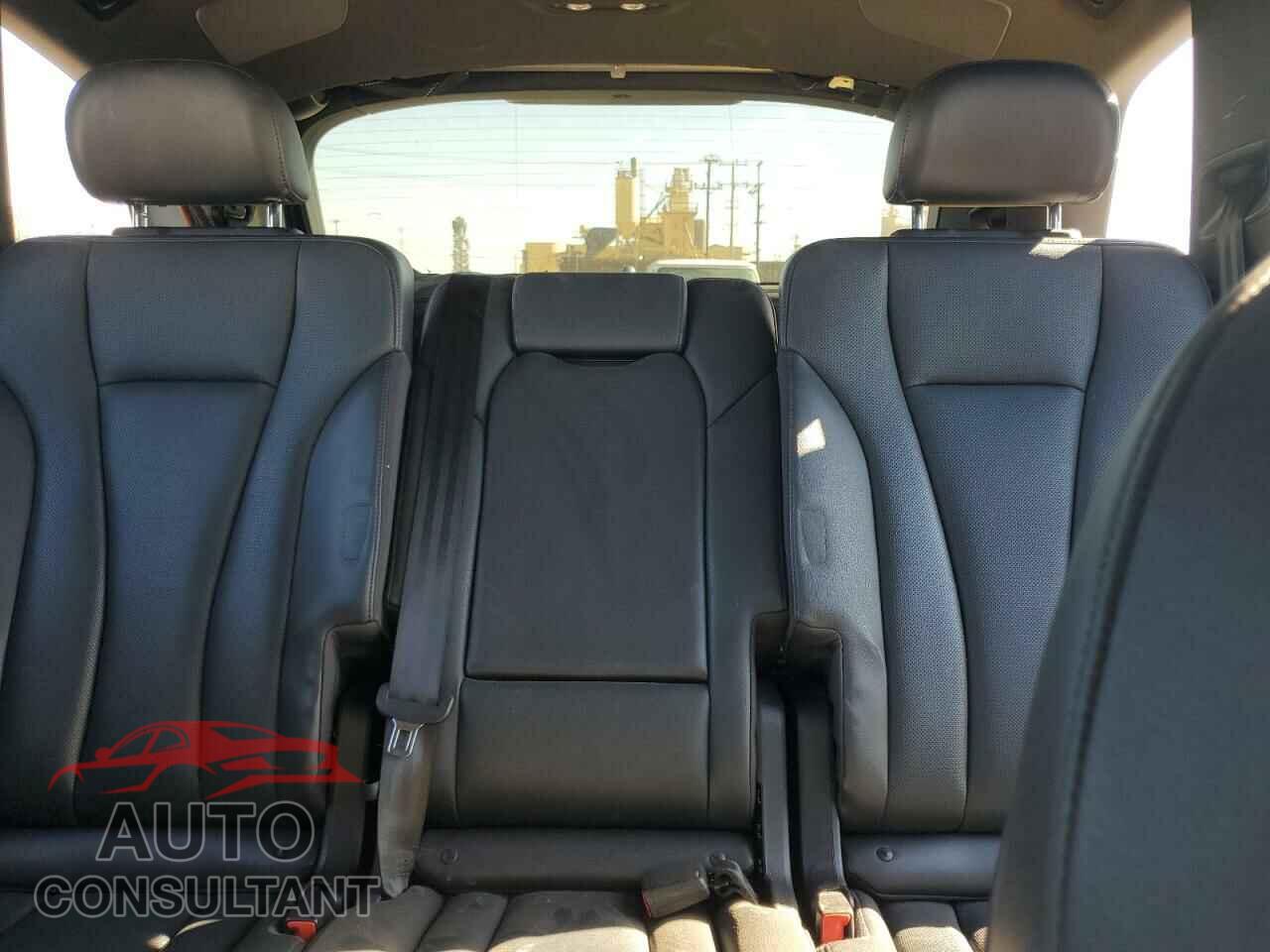 AUDI Q7 2019 - WA1LAAF70KD013020