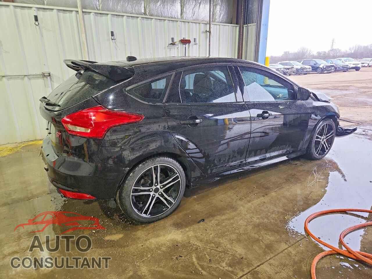 FORD FOCUS 2018 - 1FADP3L98JL243473