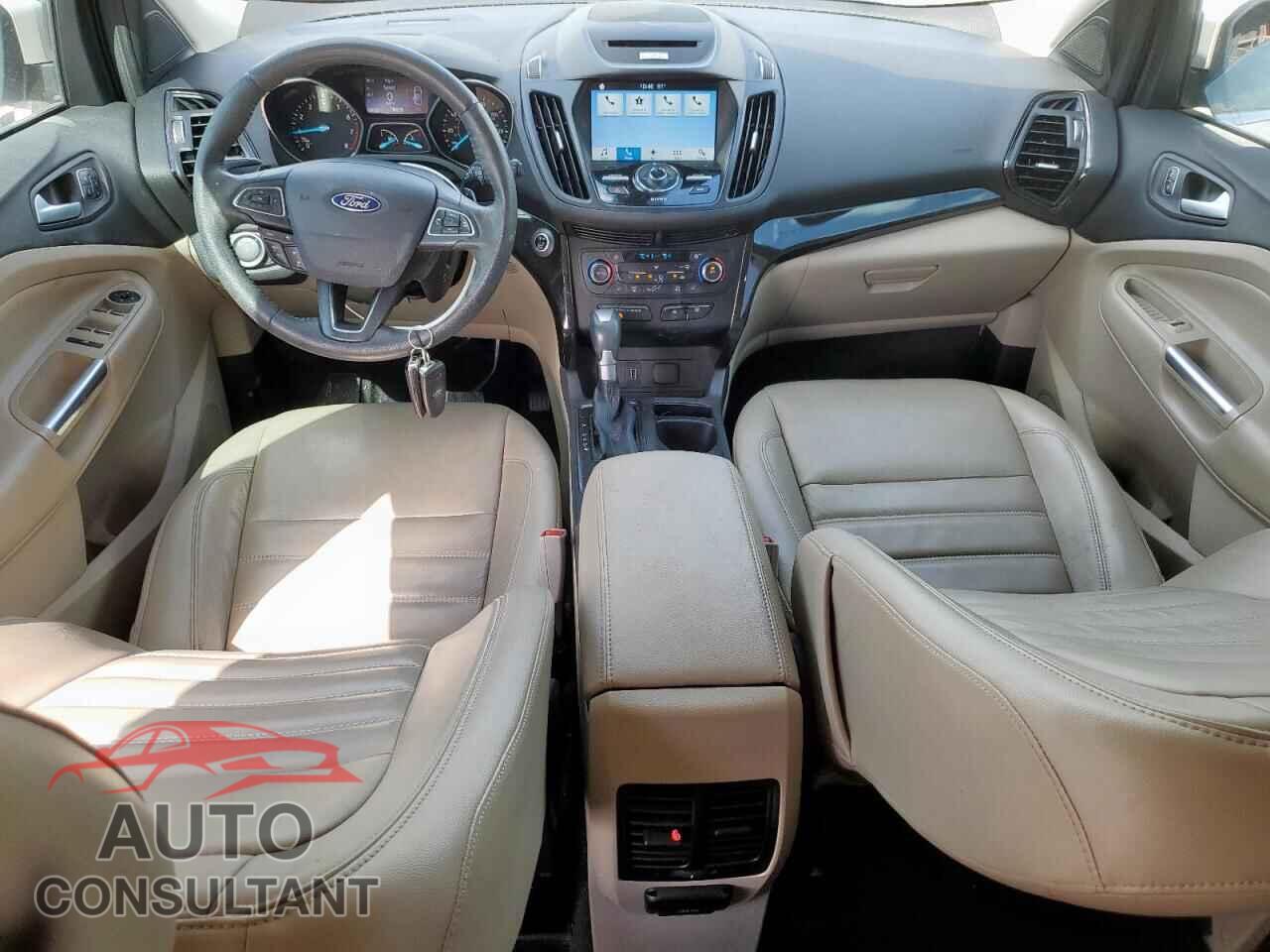 FORD ESCAPE 2017 - 1FMCU0J98HUB42885
