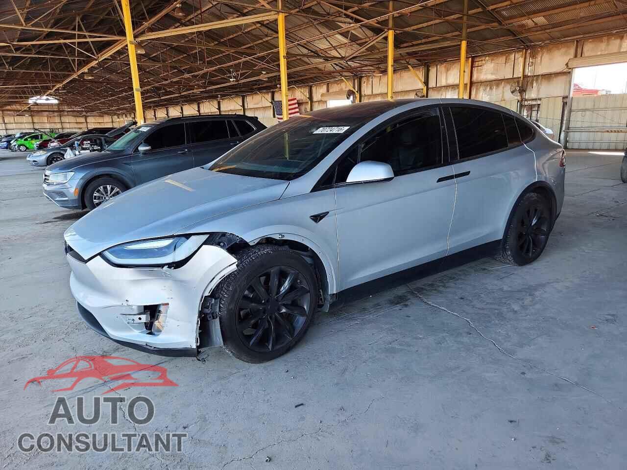 TESLA MODEL X 2017 - 5YJXCBE21HF035655
