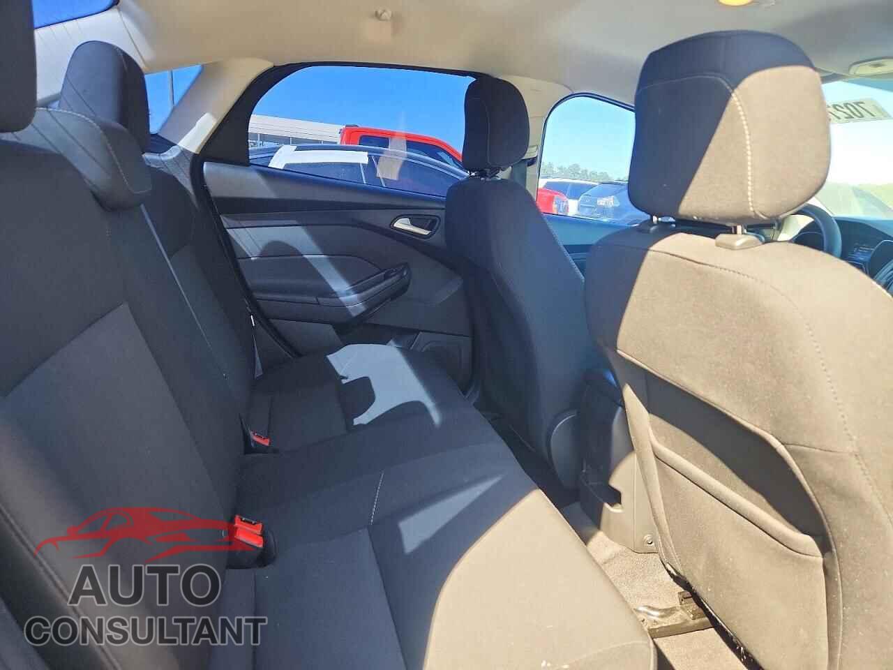 FORD FOCUS 2018 - 1FADP3F24JL279983