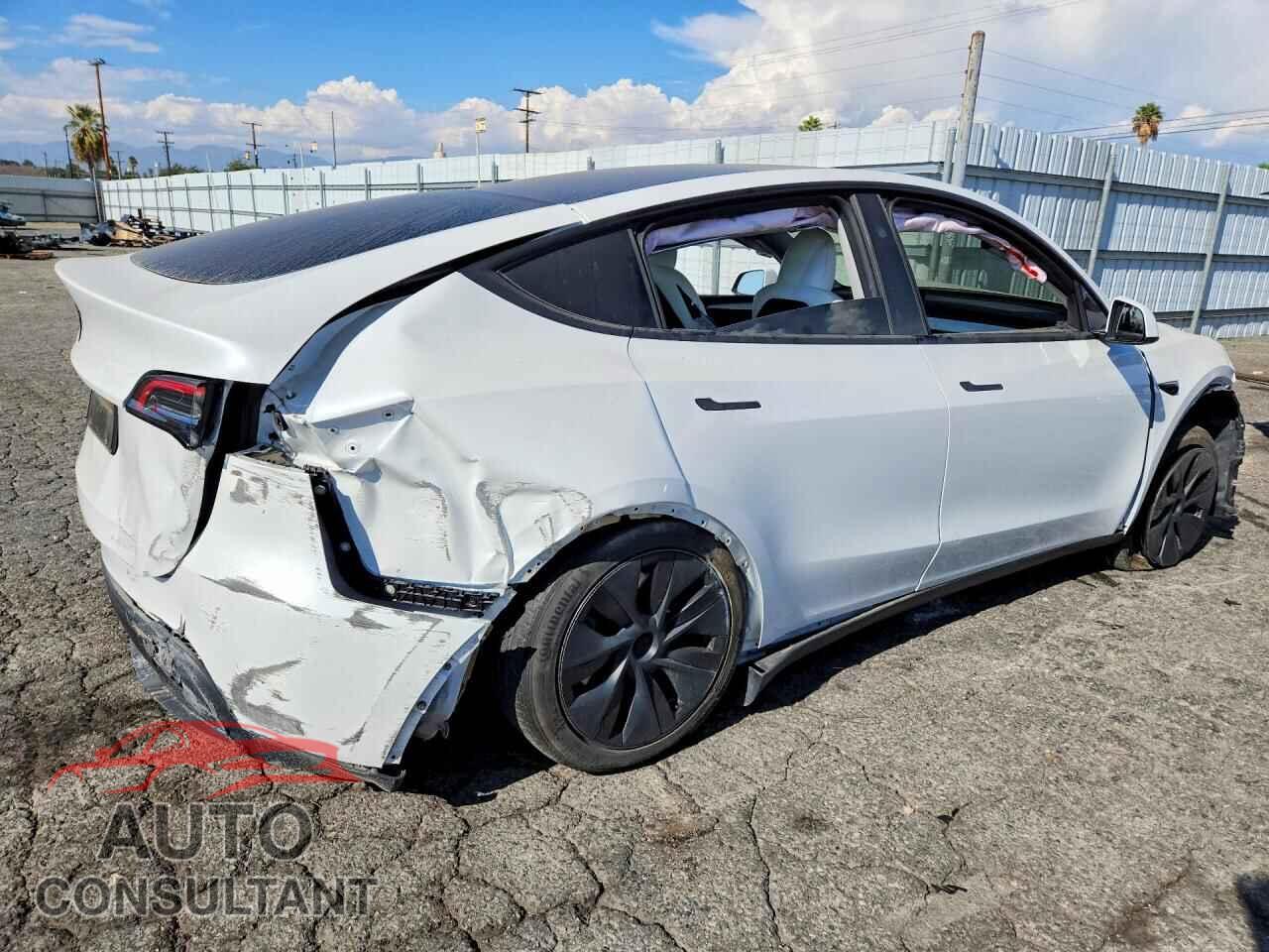 TESLA MODEL Y 2024 - 7SAYGDED4RF105675