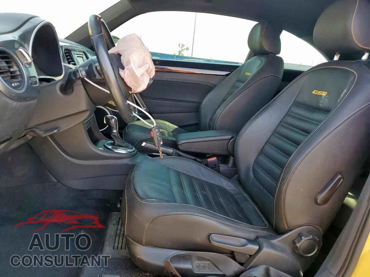 VOLKSWAGEN BEETLE 2014 - 3VWVS7AT2EM619220