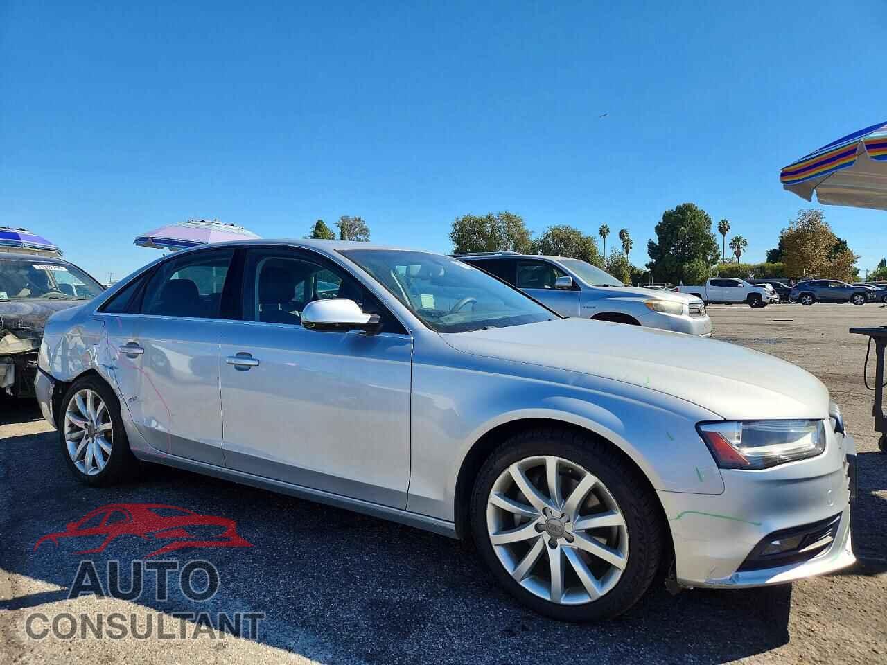 AUDI A4 PREMIUM 2013 - WAUFFAFL8DN024178