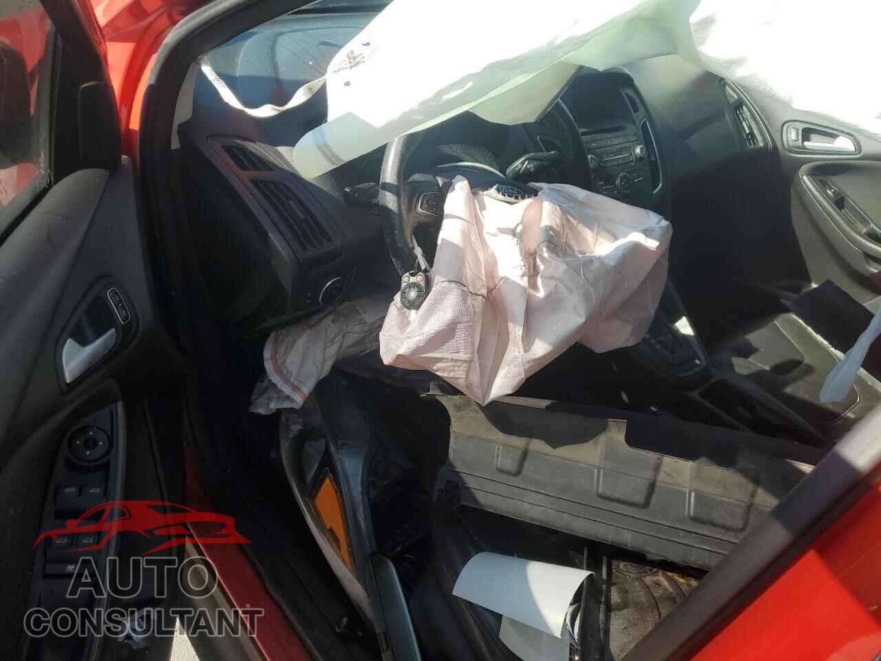 FORD FOCUS 2015 - 1FADP3F21FL373617