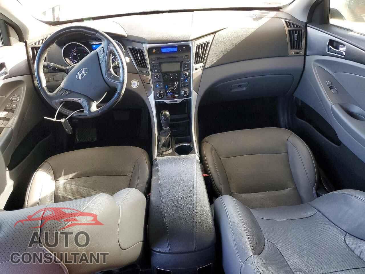 HYUNDAI SONATA 2012 - KMHEC4A48CA033442