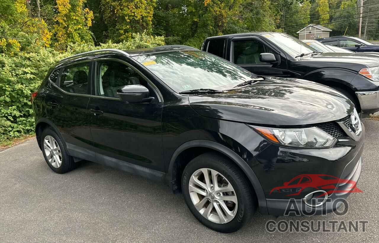 NISSAN ROGUE 2017 - JN1BJ1CRXHW134192