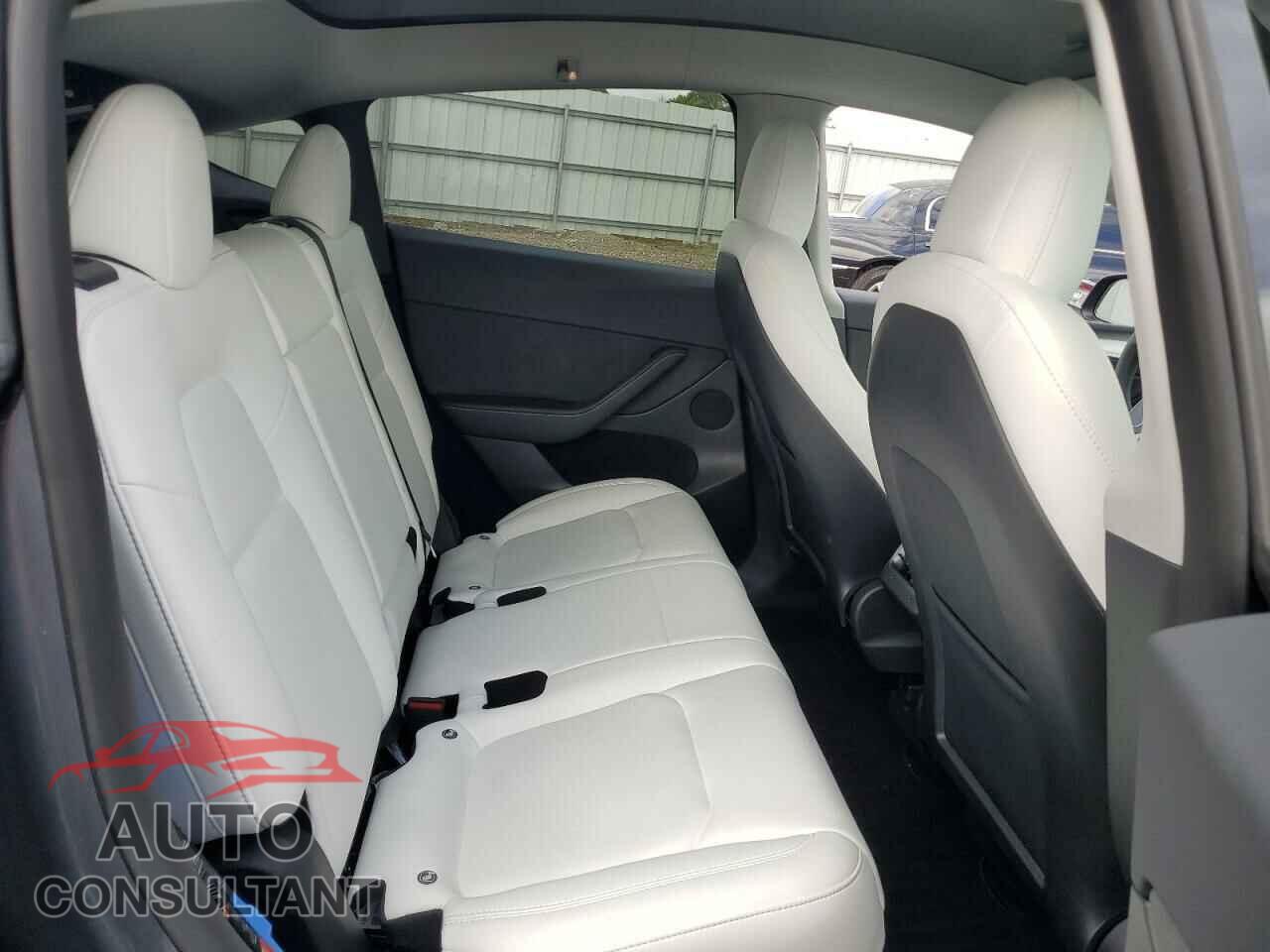 TESLA MODEL Y 2023 - 7SAYGDEFXPF644994