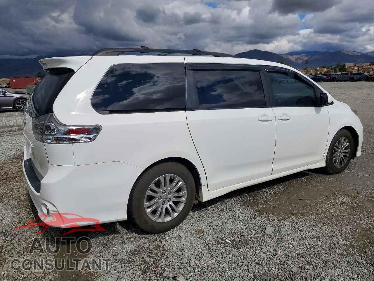 TOYOTA SIENNA 2011 - 5TDXK3DC0BS040514