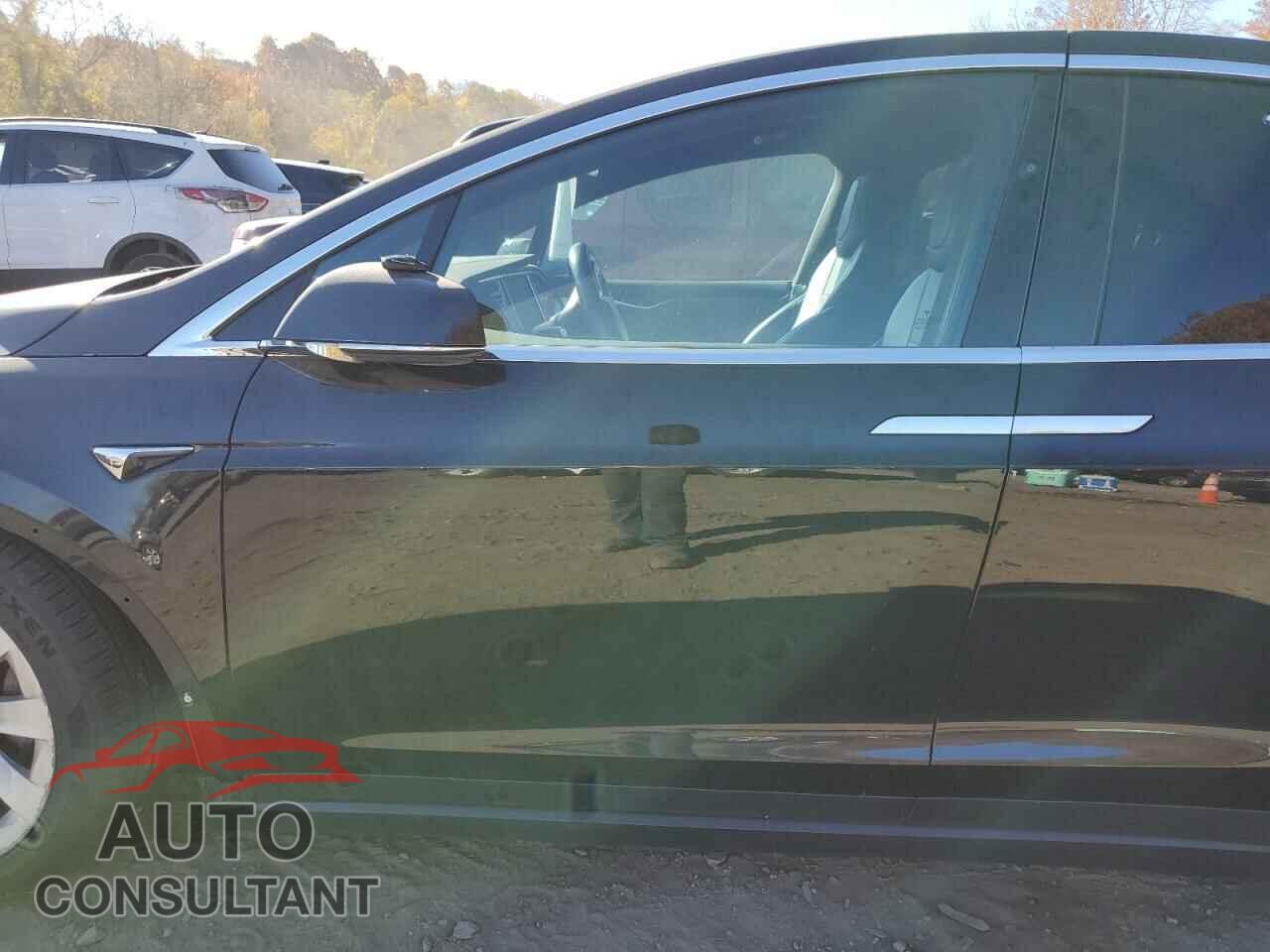 TESLA MODEL X 2017 - 5YJXCBE22HF055641