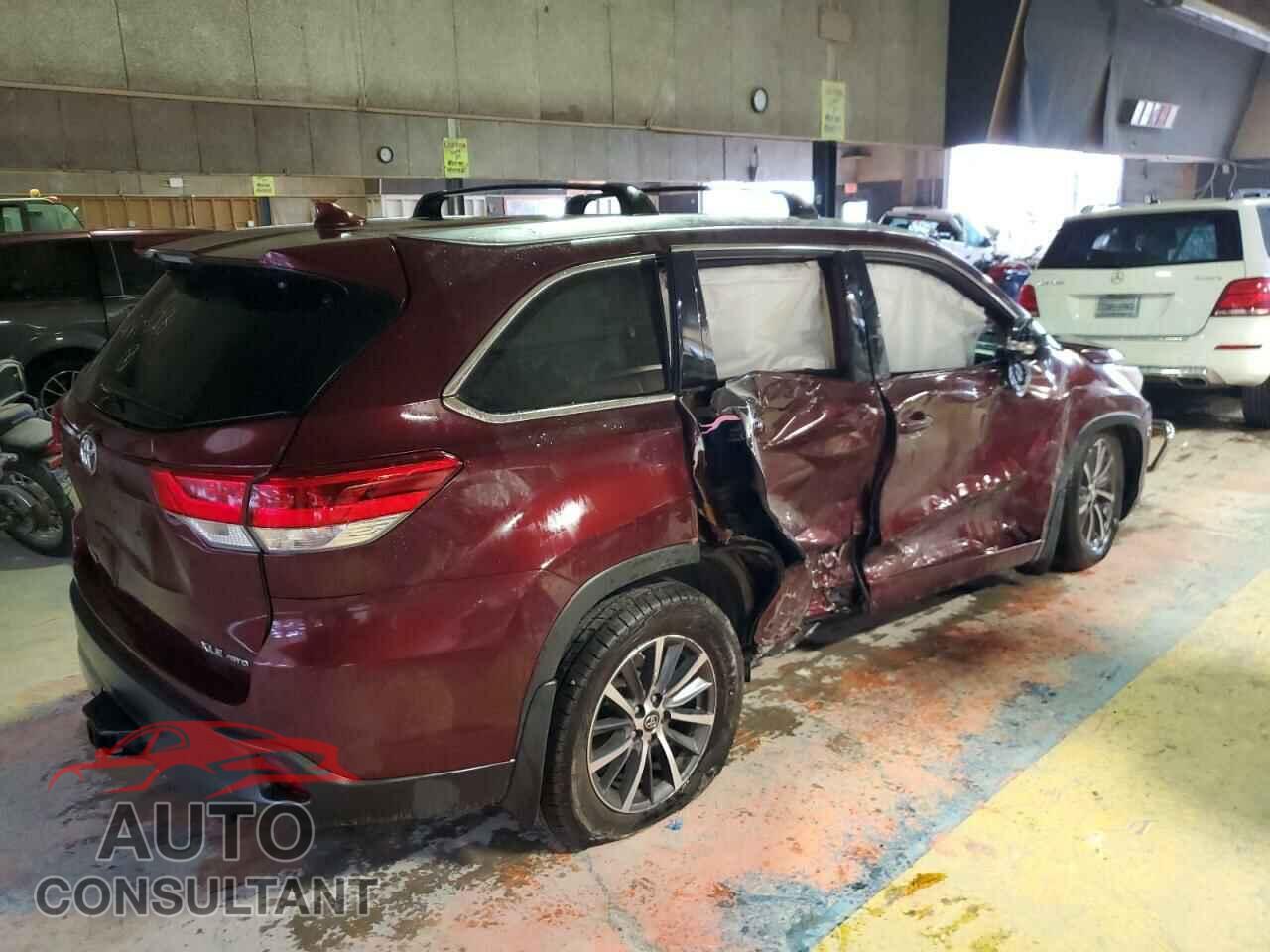 TOYOTA HIGHLANDER 2018 - 5TDJZRFH5JS486928