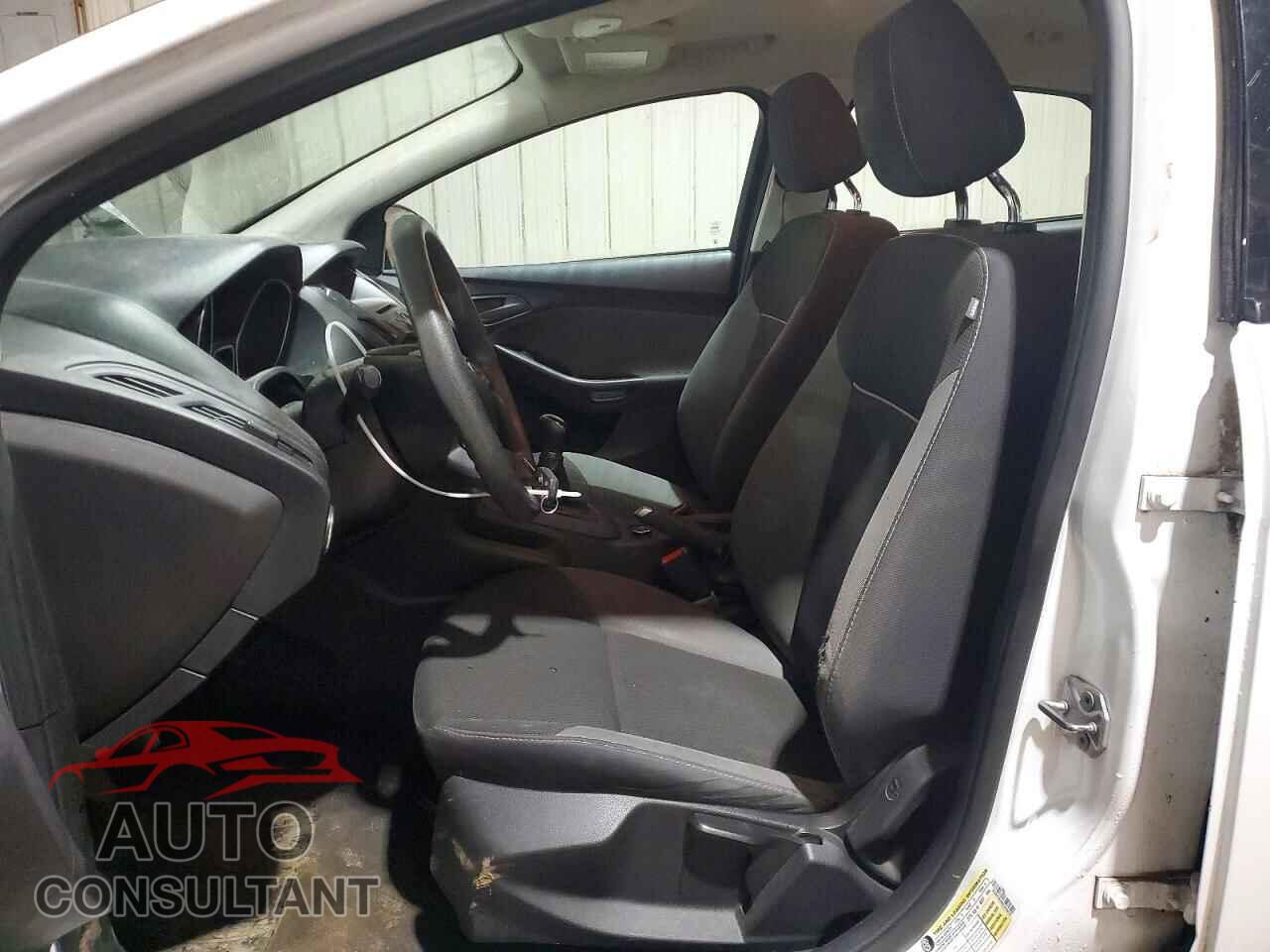 FORD FOCUS 2014 - 1FADP3E2XEL268235