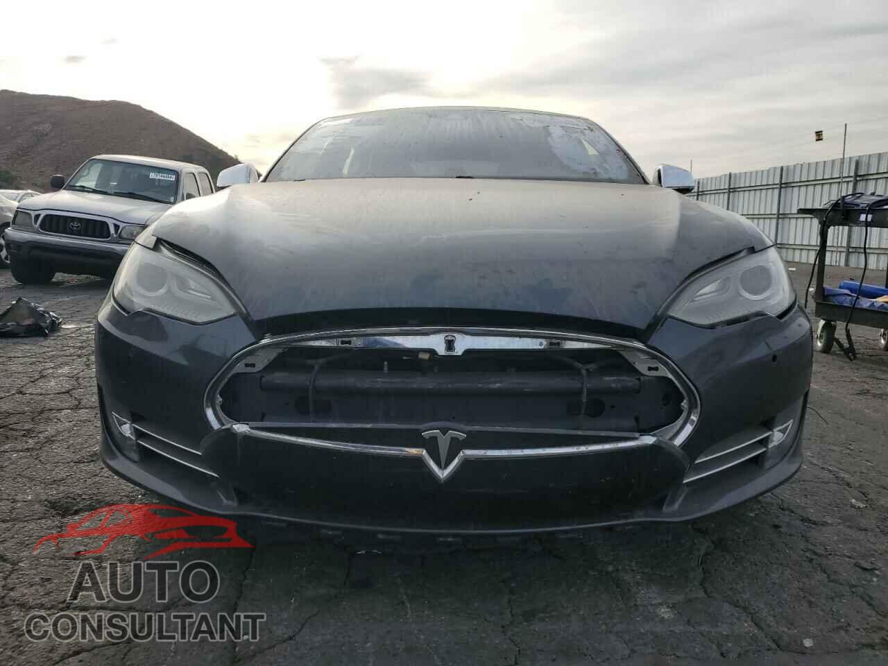 TESLA MODEL S 2015 - 5YJSA1E18FF107160