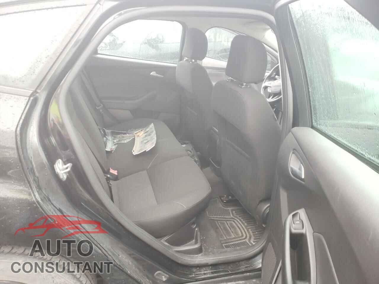 FORD FOCUS 2015 - 1FADP3K29FL250945