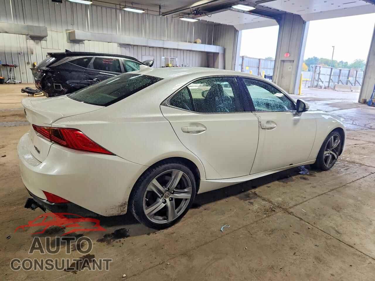 LEXUS IS 2018 - JTHC81D20J5026009