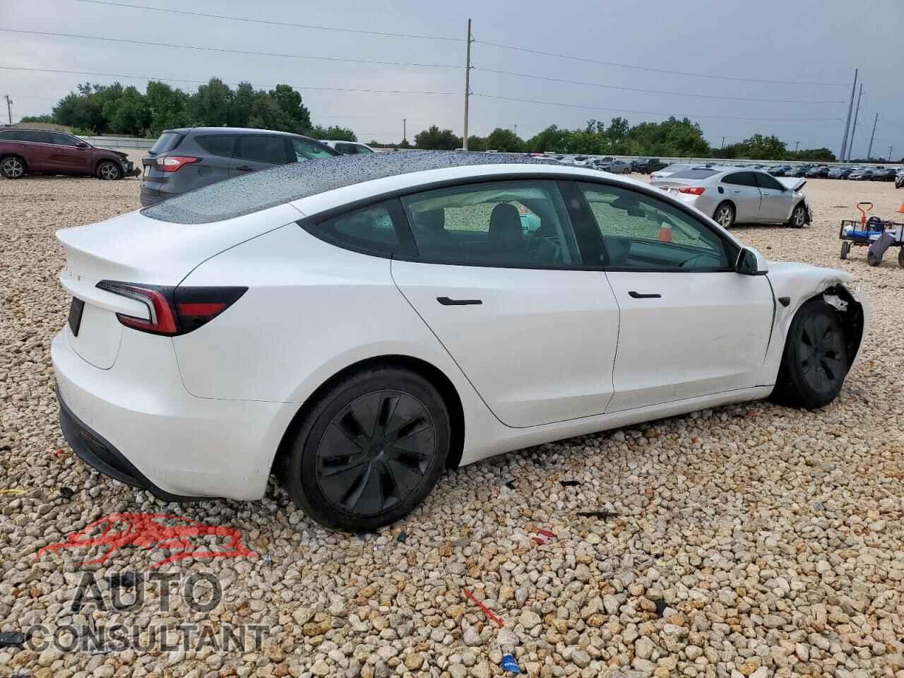 TESLA MODEL 3 2024 - 5YJ3E1EA8RF773528