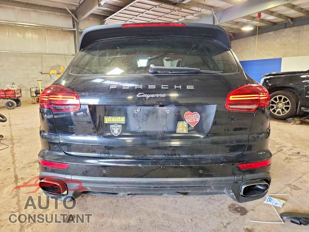 PORSCHE CAYENNE 2018 - WP1AA2A24JKA00911