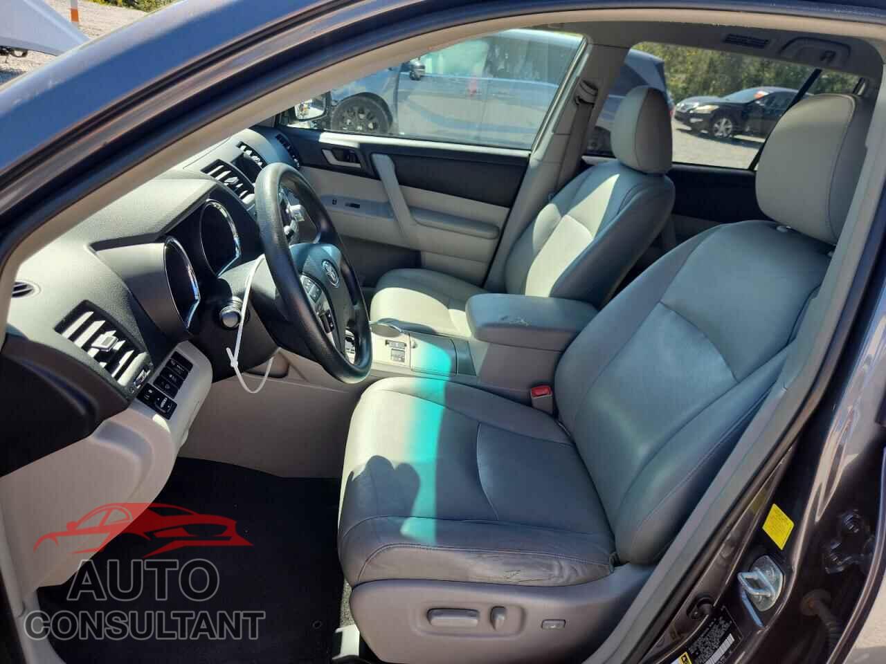 TOYOTA HIGHLANDER 2011 - 5TDBK3EH8BS060871