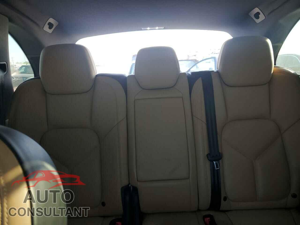 PORSCHE CAYENNE 2016 - WP1AA2A21GLA06345
