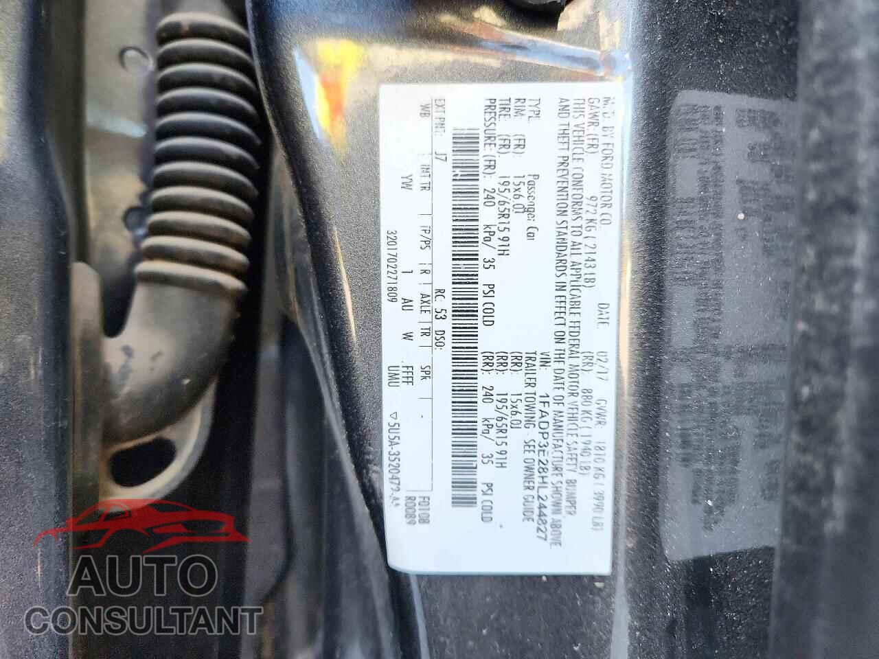 FORD FOCUS 2017 - 1FADP3E28HL244827