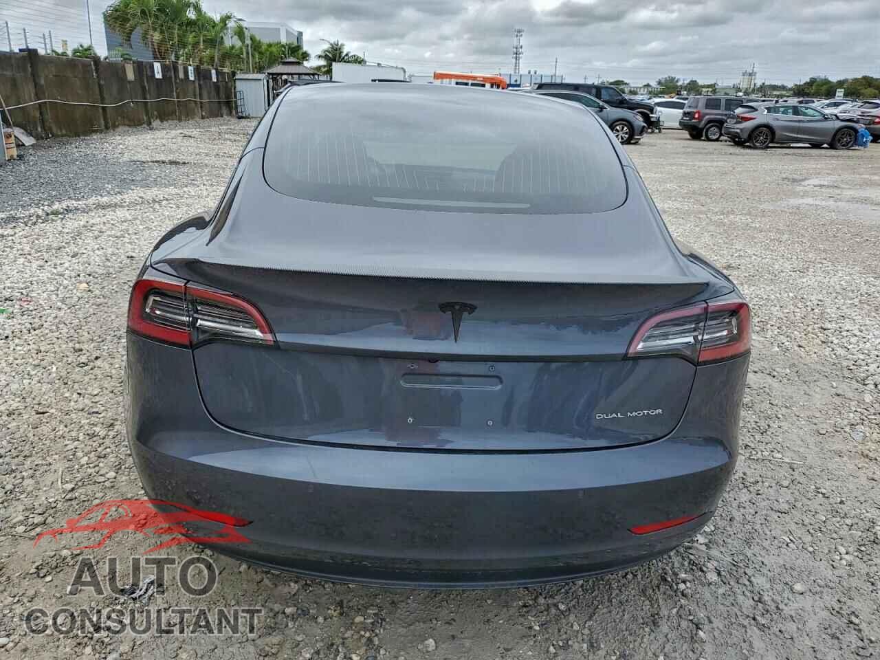 TESLA MODEL 3 2018 - 5YJ3E1EB7JF076977