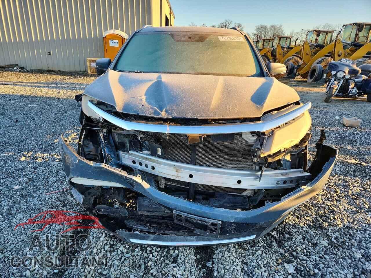 HONDA PILOT 2017 - 5FNYF5H98HB032189