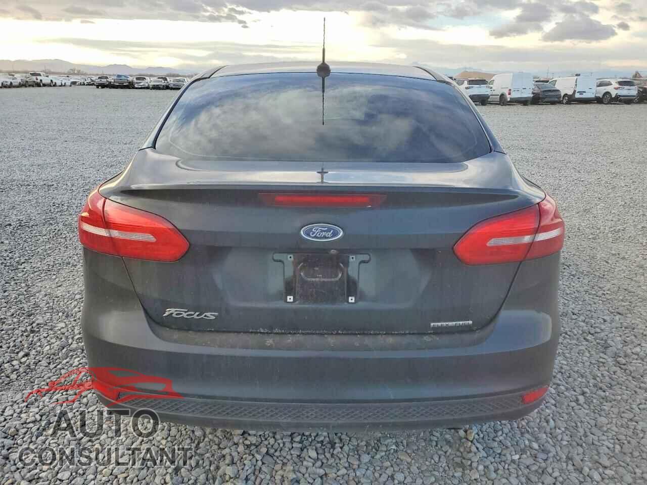 FORD FOCUS 2016 - 1FADP3E28GL225631