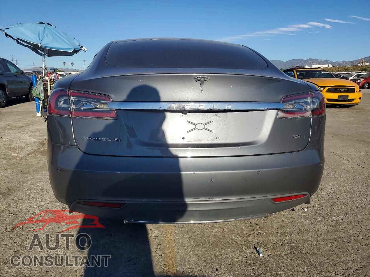 TESLA MODEL S 2014 - 5YJSA1H18EFP38355