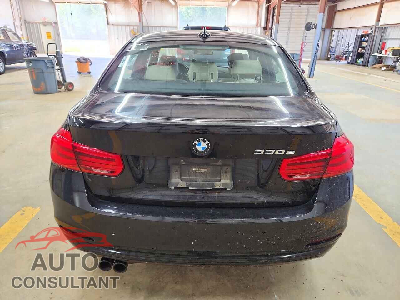 BMW 3 SERIES 2018 - WBA8E1C52JA758755