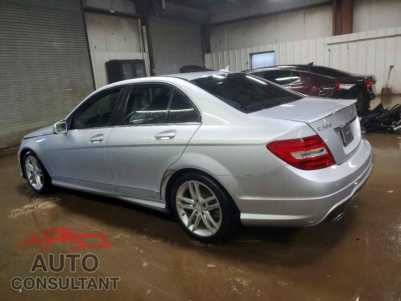 MERCEDES-BENZ C 2013 - WDDGF8AB6DR293552