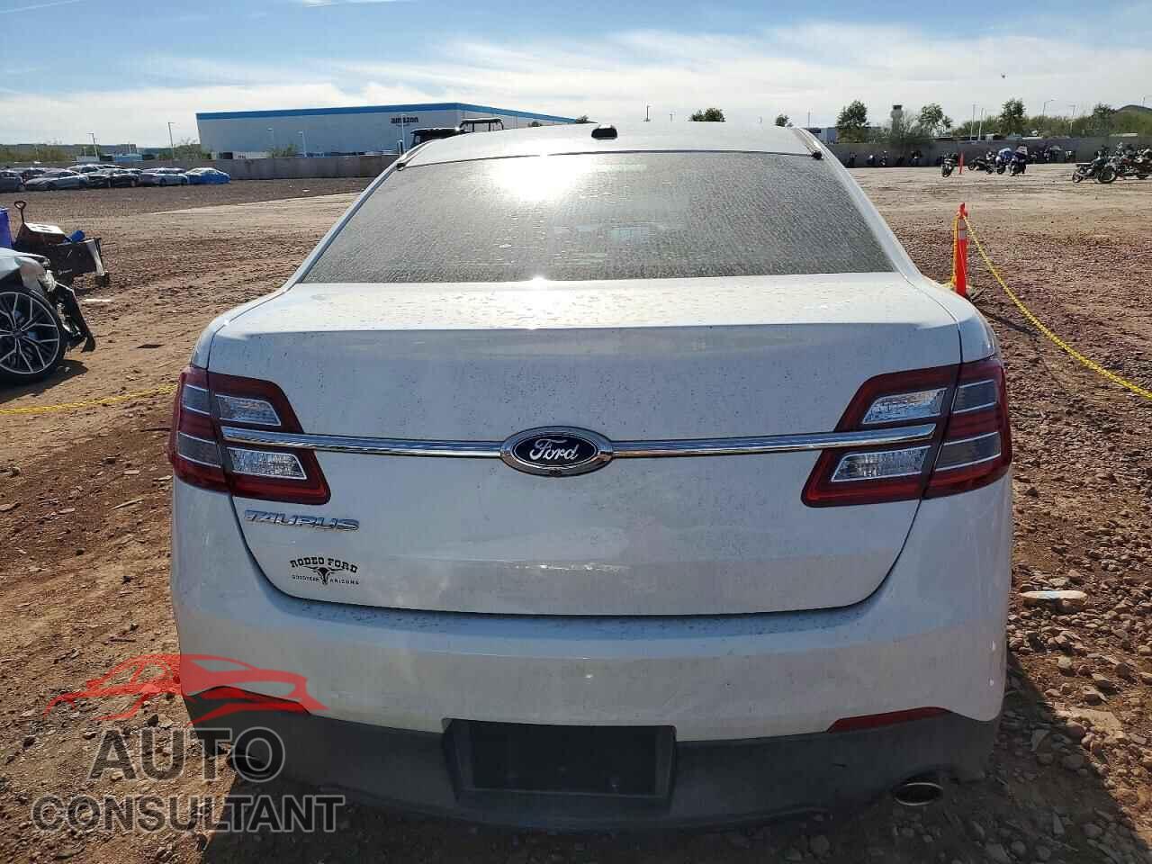 FORD TAURUS 2017 - 1FAHP2D82HG112950