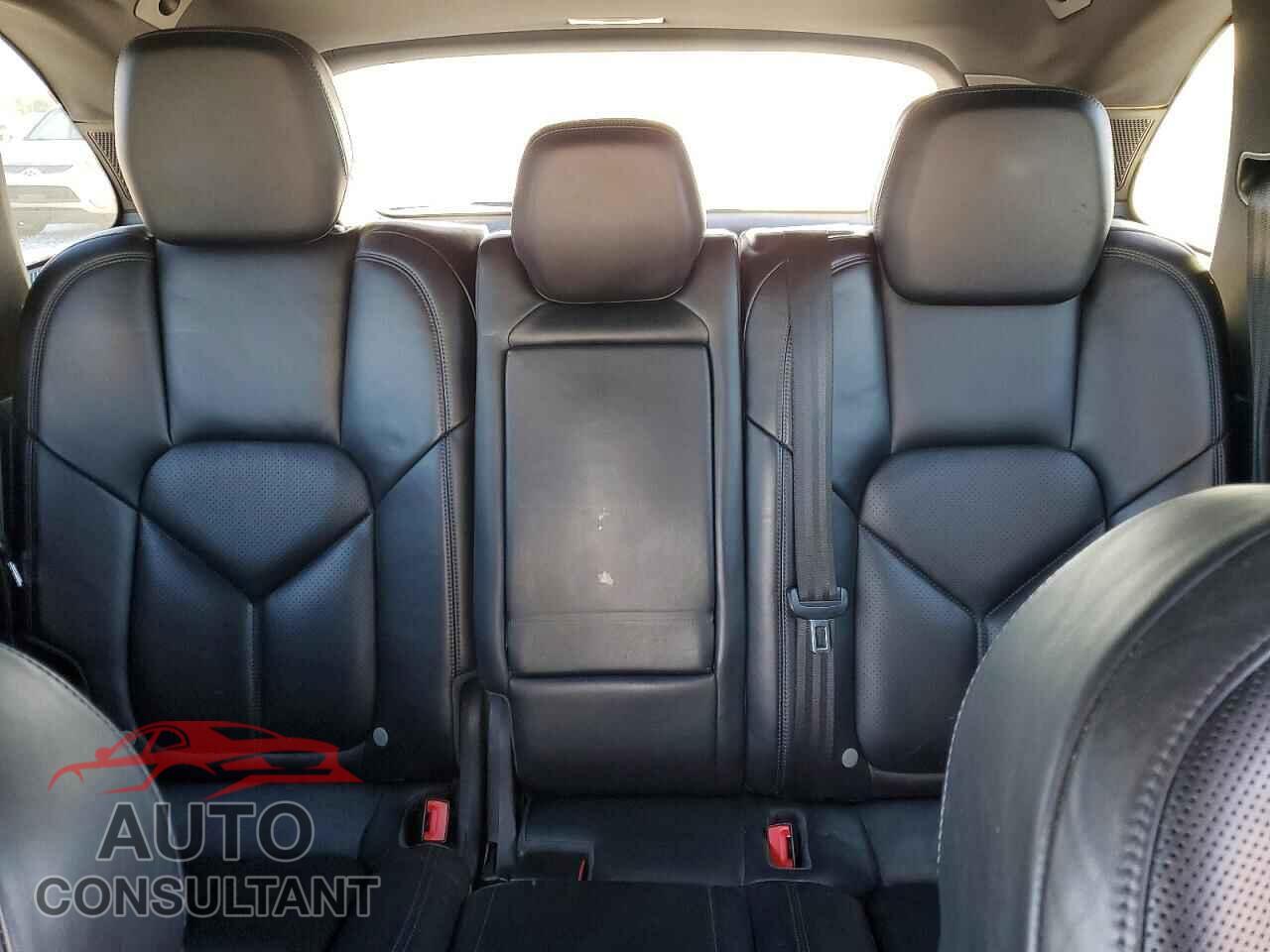 PORSCHE CAYENNE 2016 - WP1AA2A21GKA09784