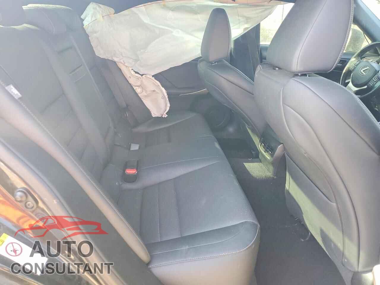 LEXUS IS 2017 - JTHBA1D23H5047401