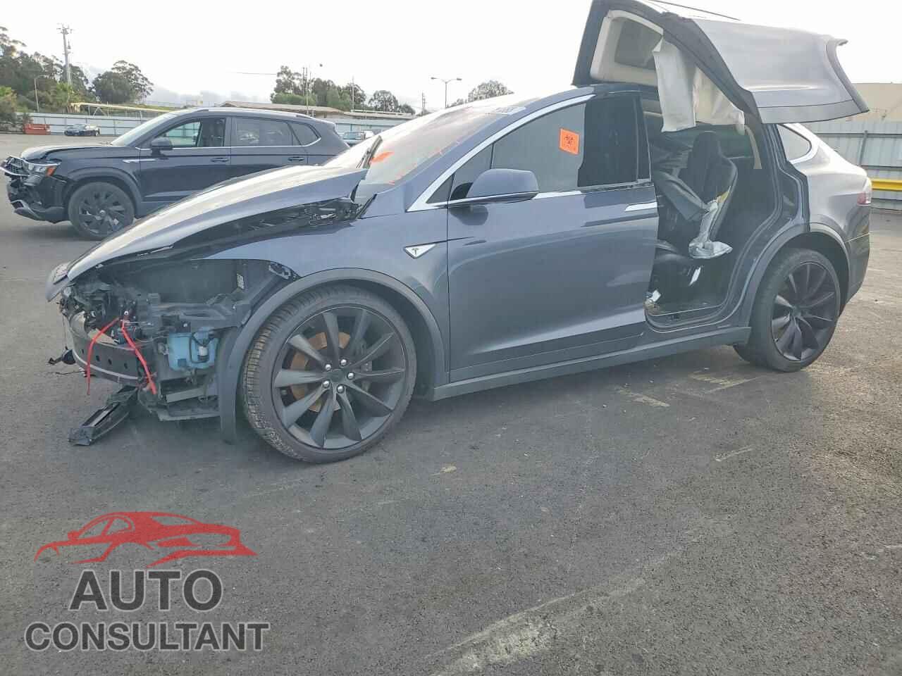 TESLA MODEL X 2016 - 5YJXCBE21GF008583