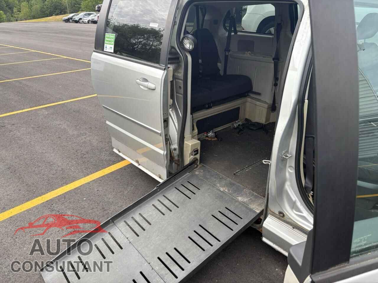 DODGE CARAVAN 2010 - 2D4RN5D12AR129716