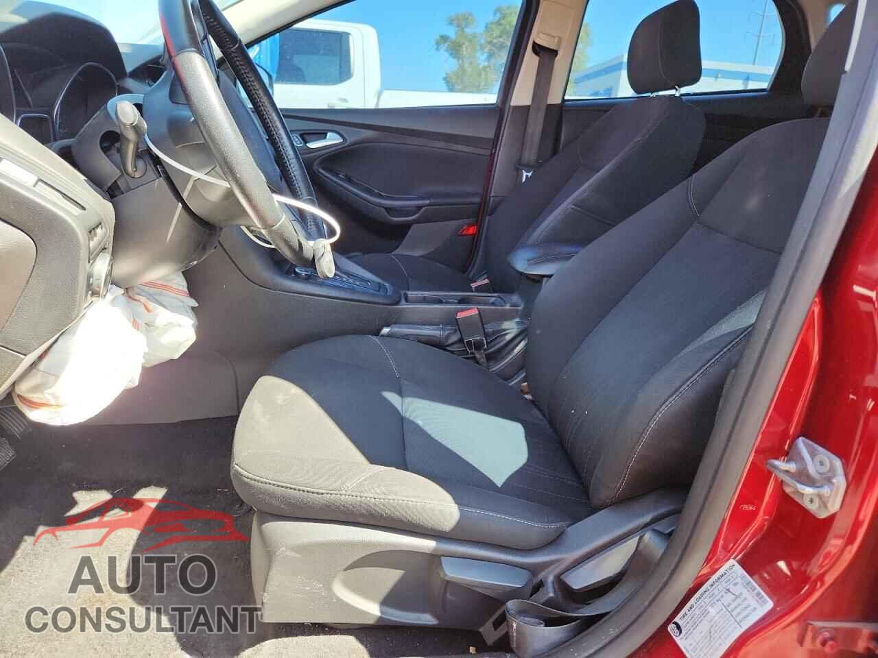 FORD FOCUS 2016 - 1FADP3K27GL306026
