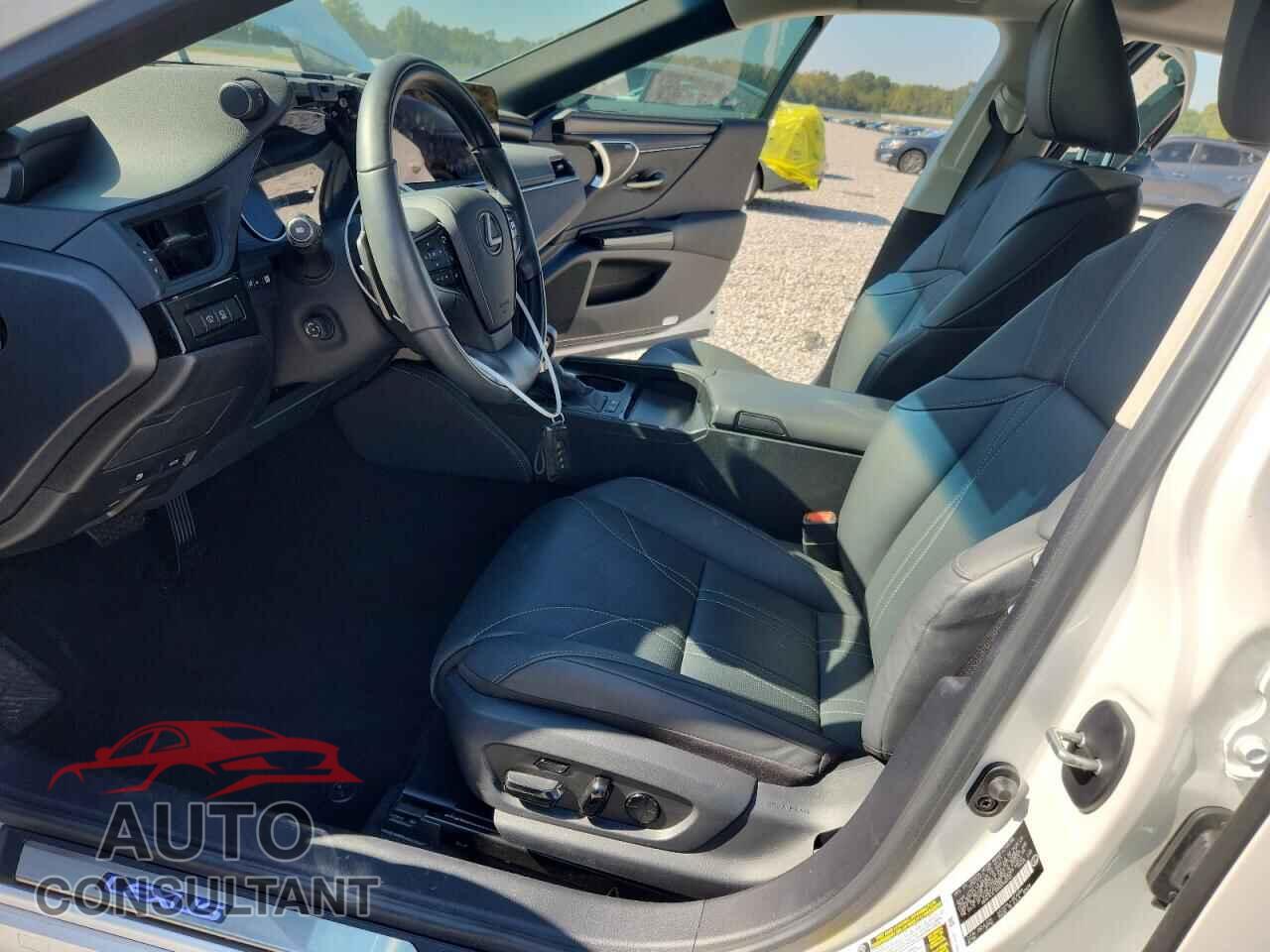 LEXUS ES300 2024 - 58AFA1C15RU048332