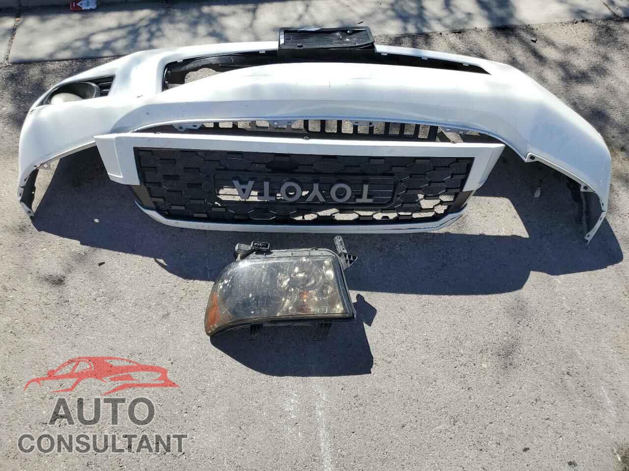 TOYOTA SEQUOIA 2011 - 5TDDY5G11BS040464