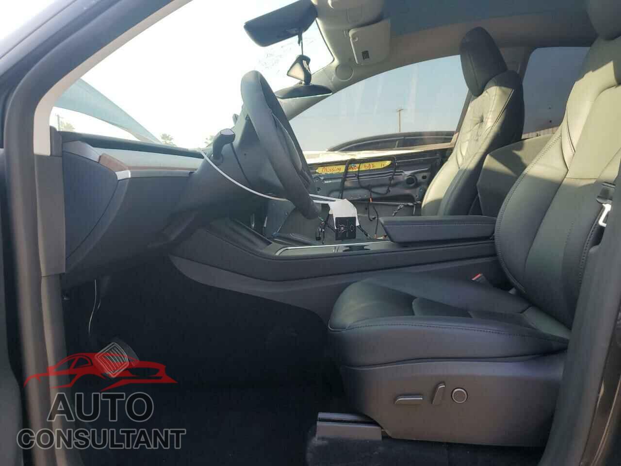 TESLA MODEL Y 2024 - 7SAYGDEE5RF123496