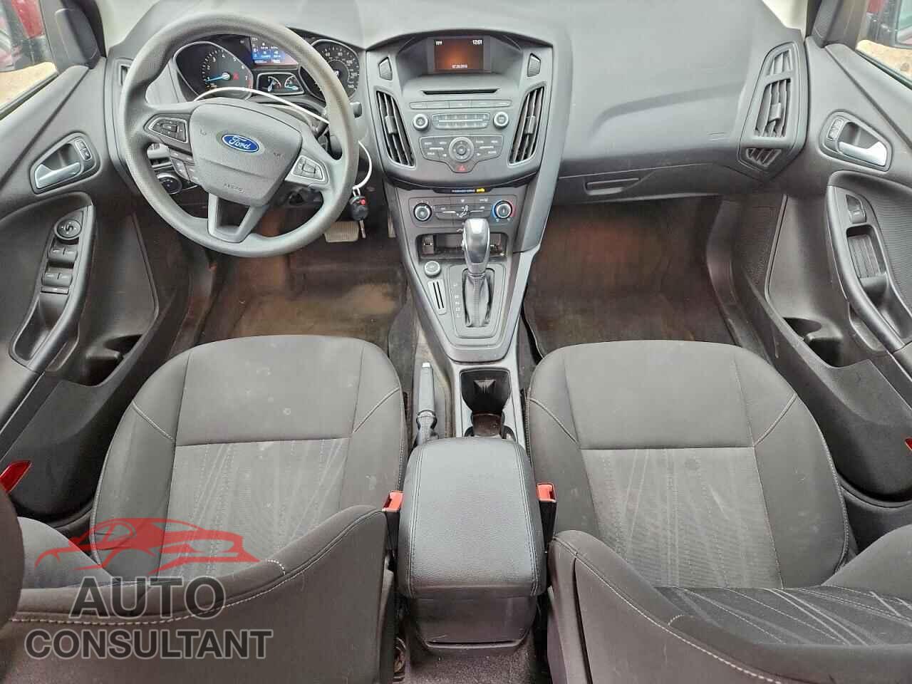 FORD FOCUS 2015 - 1FADP3F2XFL368352