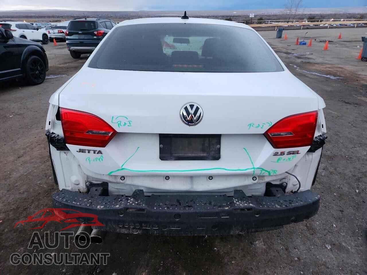 VOLKSWAGEN JETTA 2011 - 3VWLX7AJ0BM347446