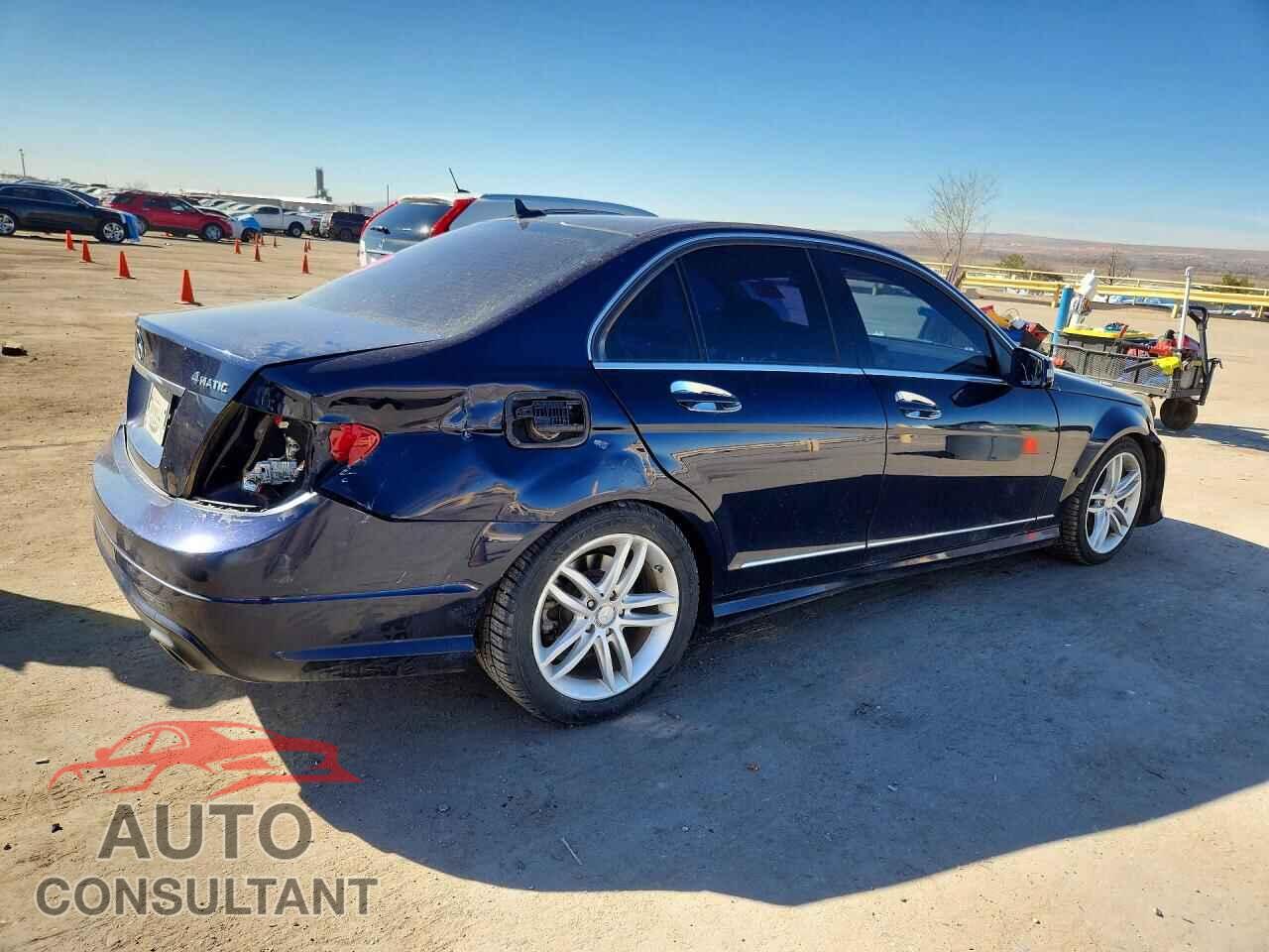 MERCEDES-BENZ C-CLASS 2012 - WDDGF8BB5CR236224