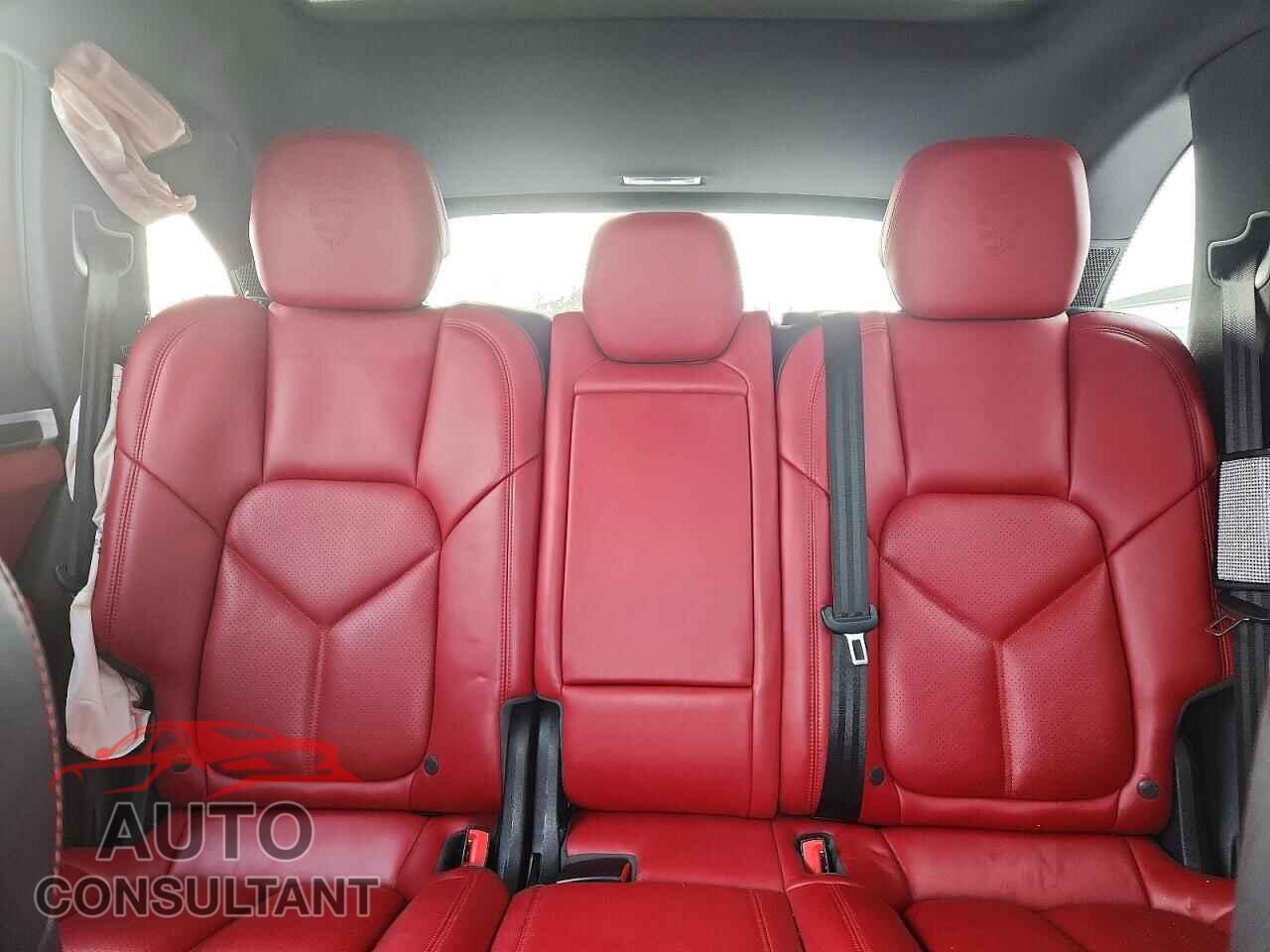PORSCHE CAYENNE 2017 - WP1AA2A25HKA90144