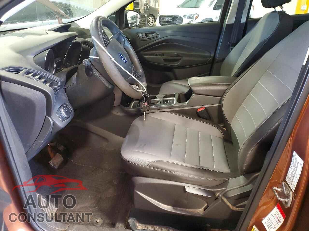 FORD ESCAPE 2017 - 1FMCU0F78HUB48449